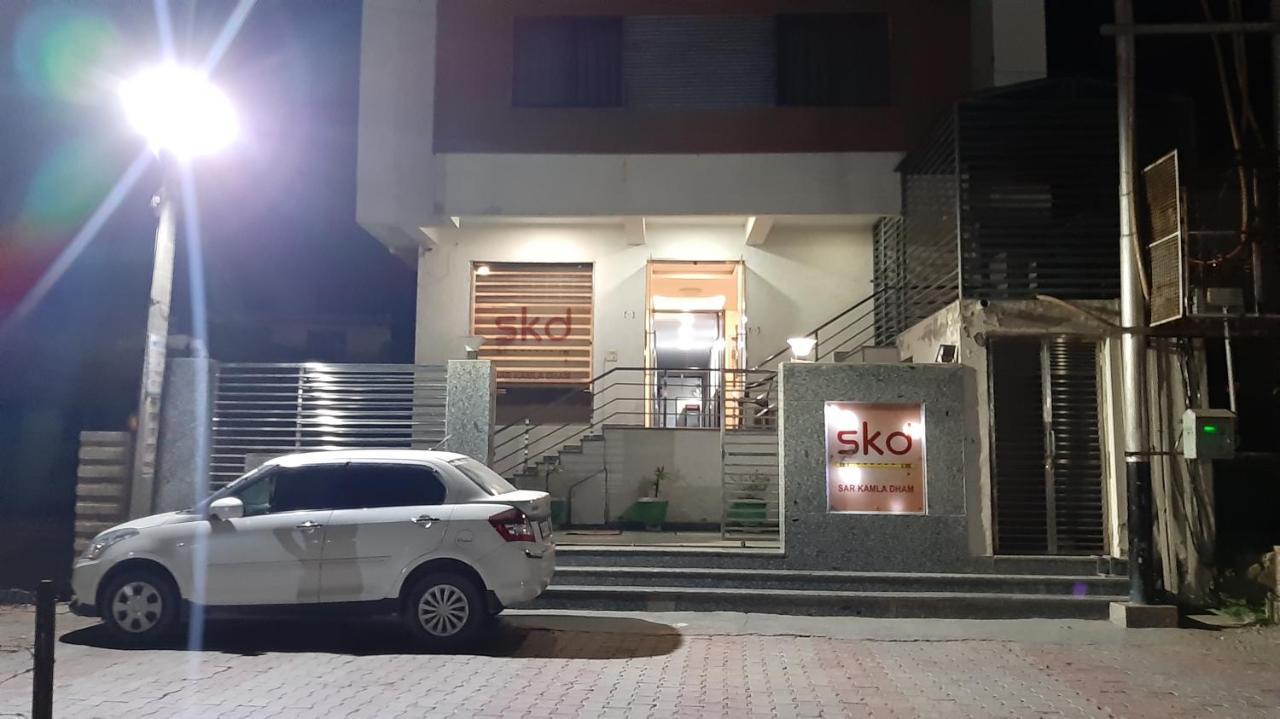 Hotel Sar Kamla Dham Skd Vrindavan Fully Vaccinated Staff Vrindāvan Exterior photo
