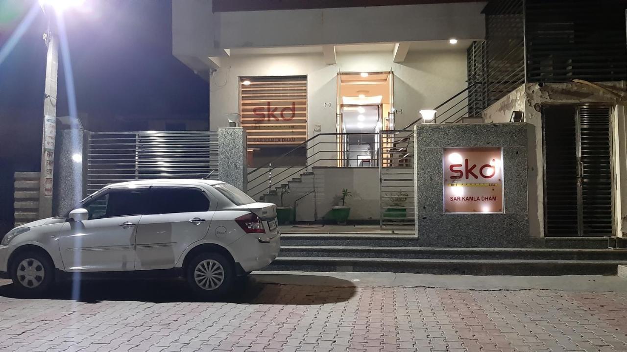 Hotel Sar Kamla Dham Skd Vrindavan Fully Vaccinated Staff Vrindāvan Exterior photo