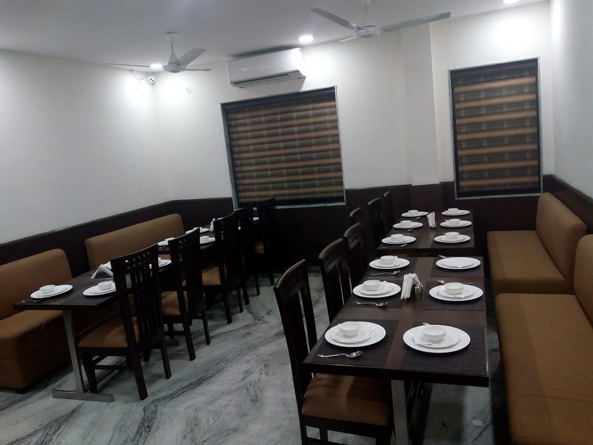 Hotel Sar Kamla Dham Skd Vrindavan Fully Vaccinated Staff Vrindāvan Exterior photo