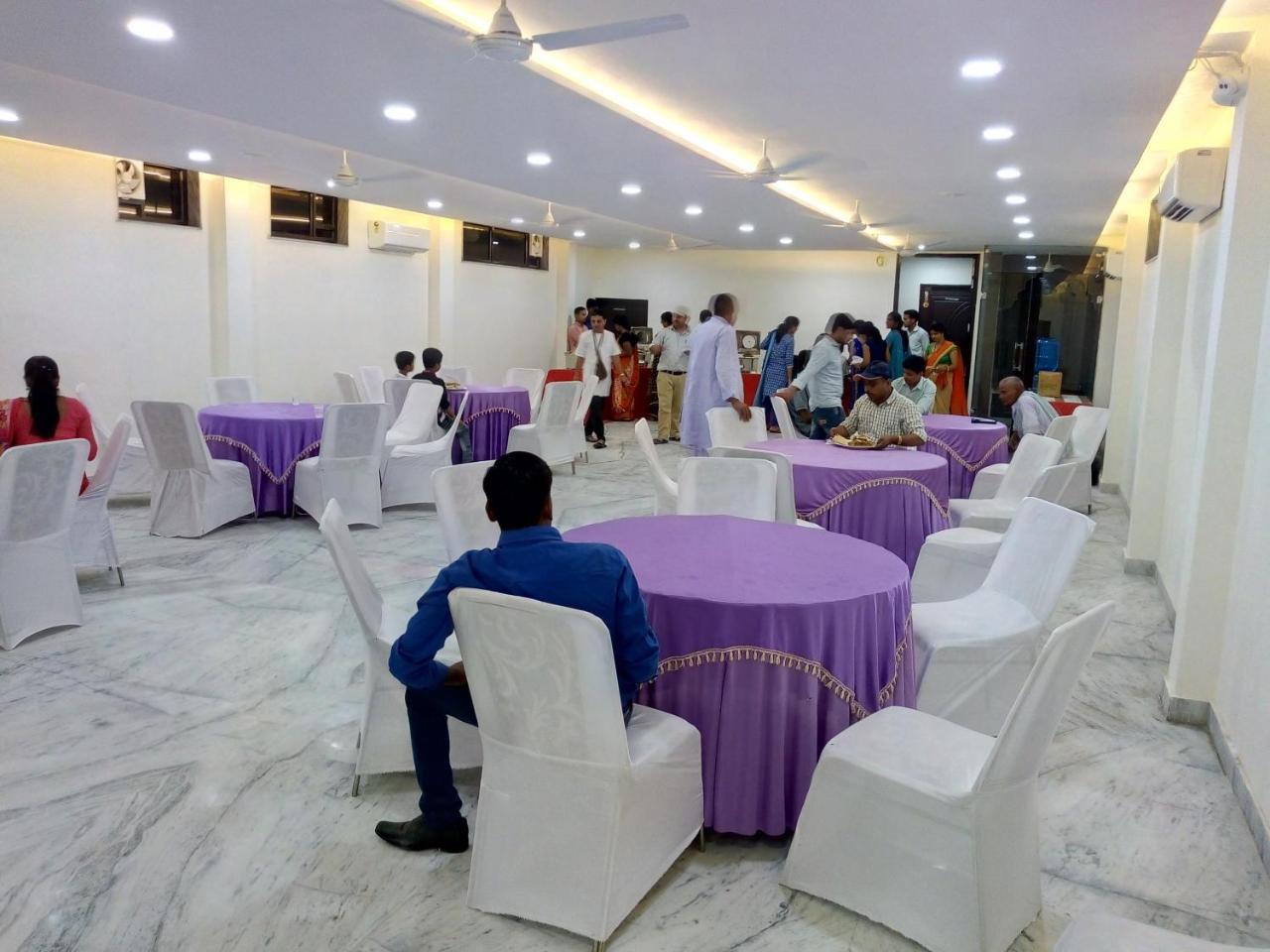 Hotel Sar Kamla Dham Skd Vrindavan Fully Vaccinated Staff Vrindāvan Exterior photo