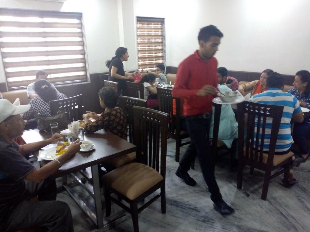 Hotel Sar Kamla Dham Skd Vrindavan Fully Vaccinated Staff Vrindāvan Exterior photo